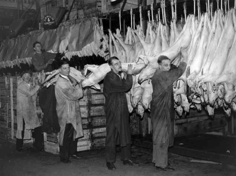 Cargando pavos y cerdos para la temporada navideña, 1932